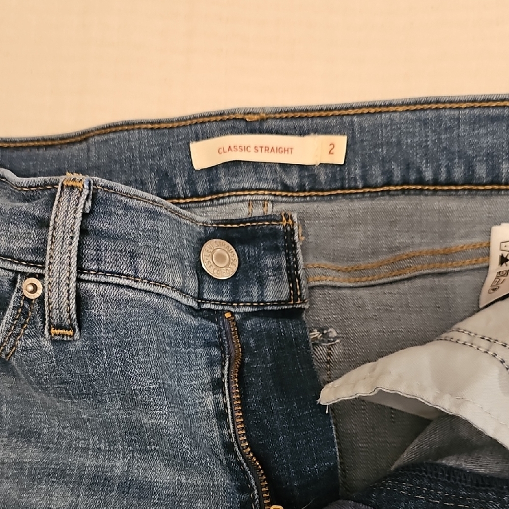 Levi's "Classic Straight" Jeans W26 L30. EUC